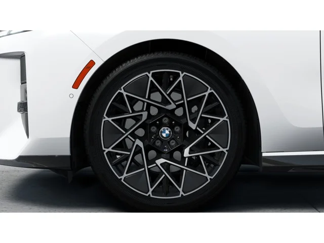 New 2027 Mineral White Metallic BMW 740i xDrive image 7