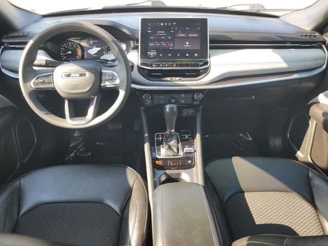 Used 2024 Silver Jeep Latitude image 16