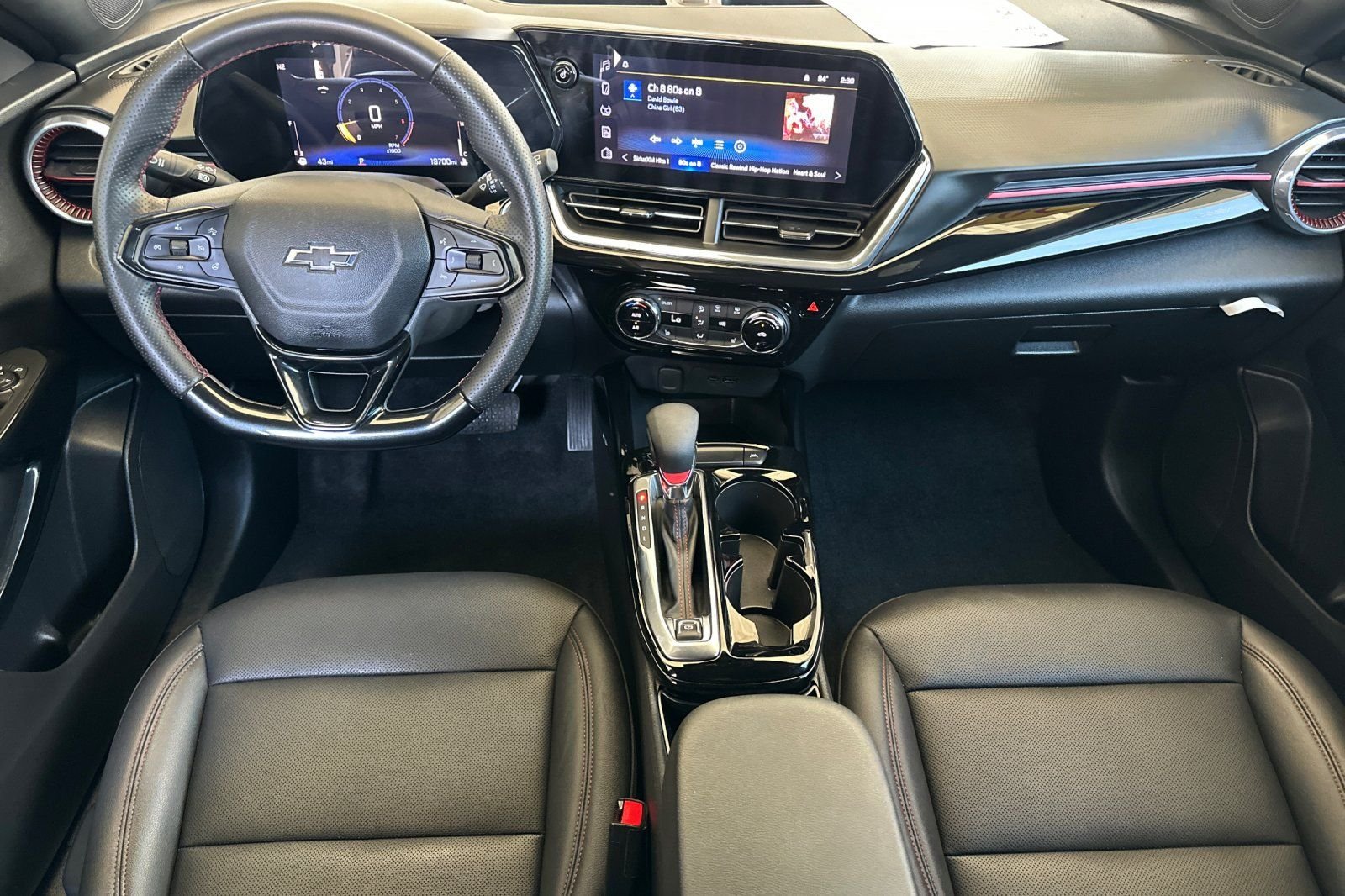 Used 2025 White Chevrolet 2RS image 13