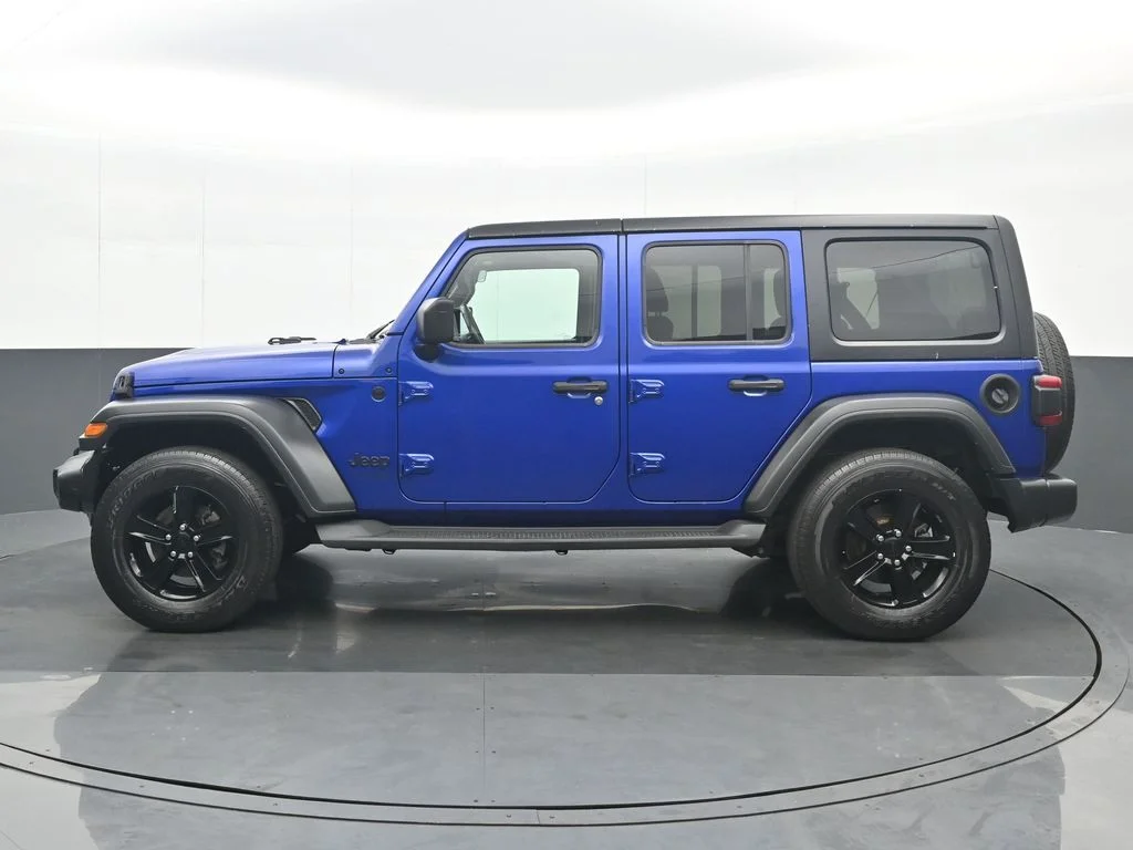 Used 2020 Blue Jeep Unlimited Sport Altitude image 3