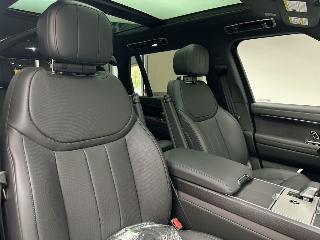 New 2026 Santorini Black Land Rover SE image 14