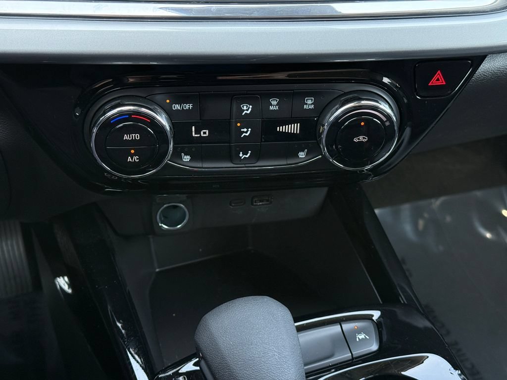 Used 2026 Summit White Chevrolet LT image 28