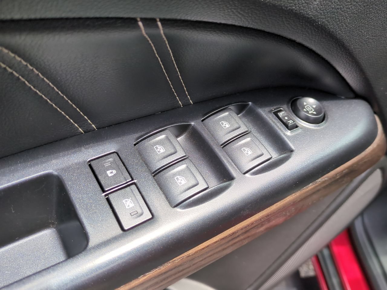 Used 2021 CAYENNE RED TINTCOAT GMC 2WD Denali image 23