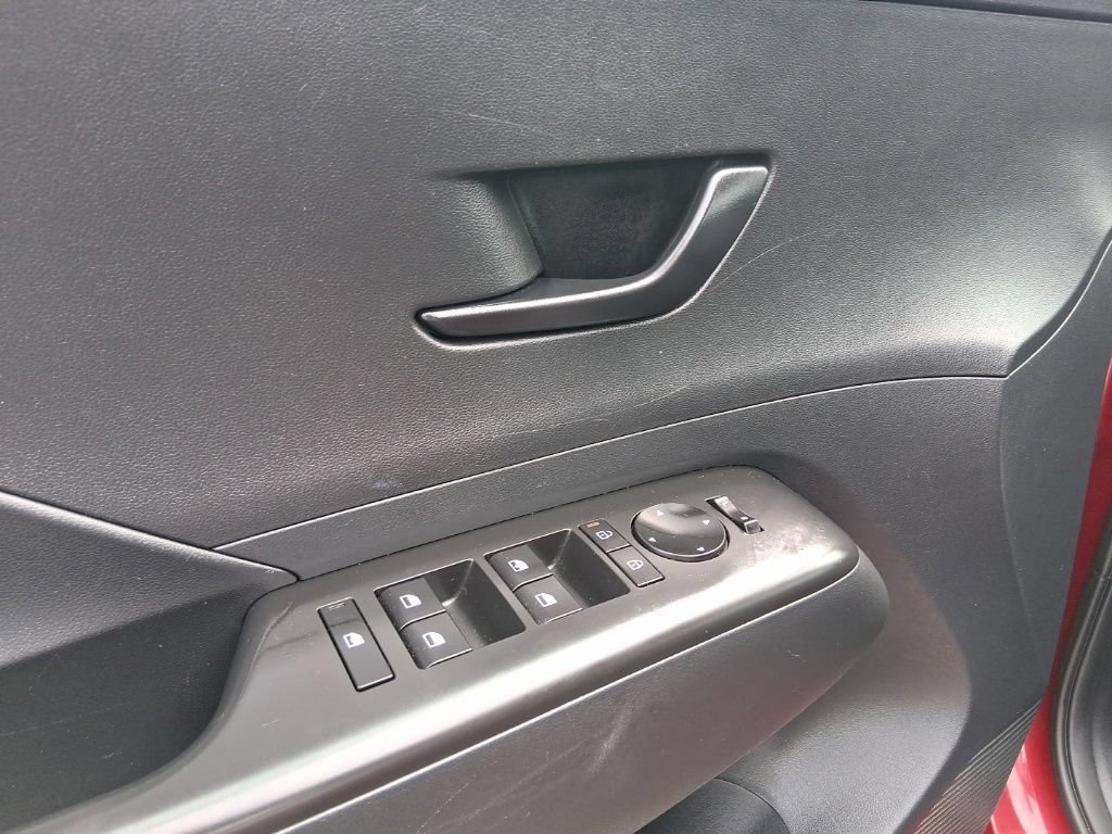 Used 2025  Hyundai SEL image 13
