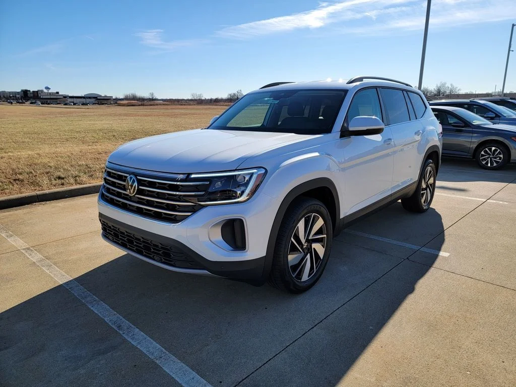 New 2026 White Volkswagen 2.0T SE w/Technology image 40