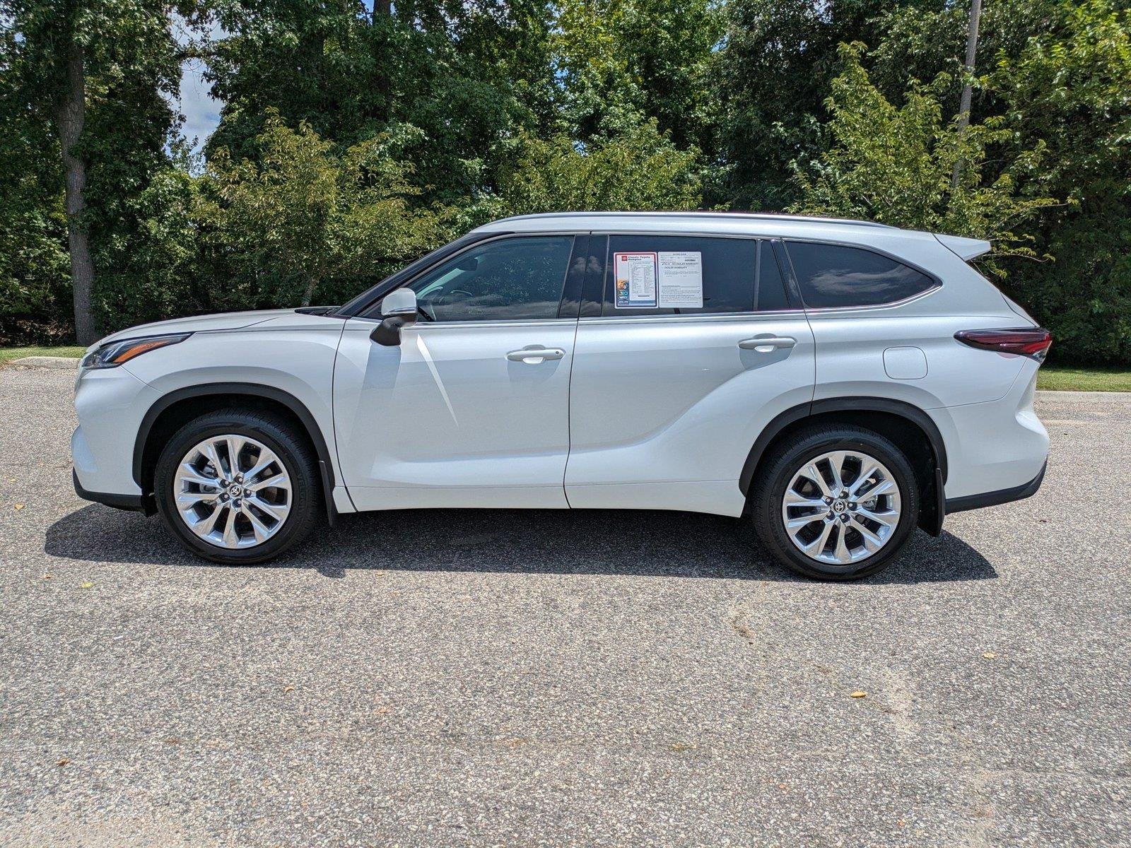Used 2024 Wind Chill Pearl Toyota Limited image 7