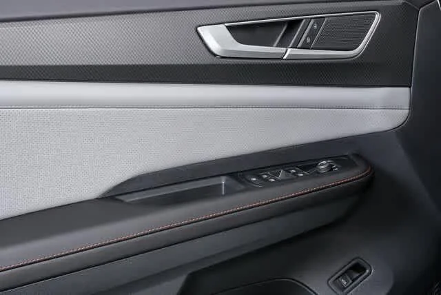 New 2026 Opal White Pearl Volkswagen 2.0T Peak Edition image 7