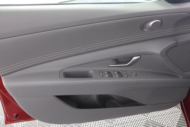 Used 2025 Red Hyundai SEL Convenience image 26