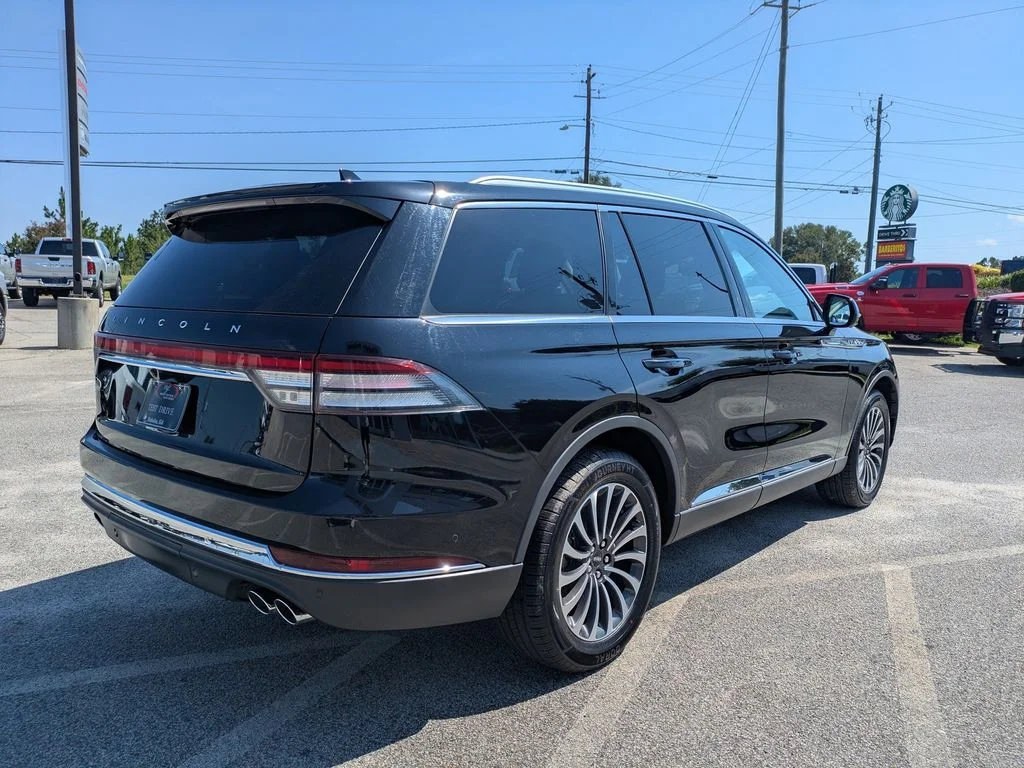 Used 2023 Black Lincoln Reserve image 4
