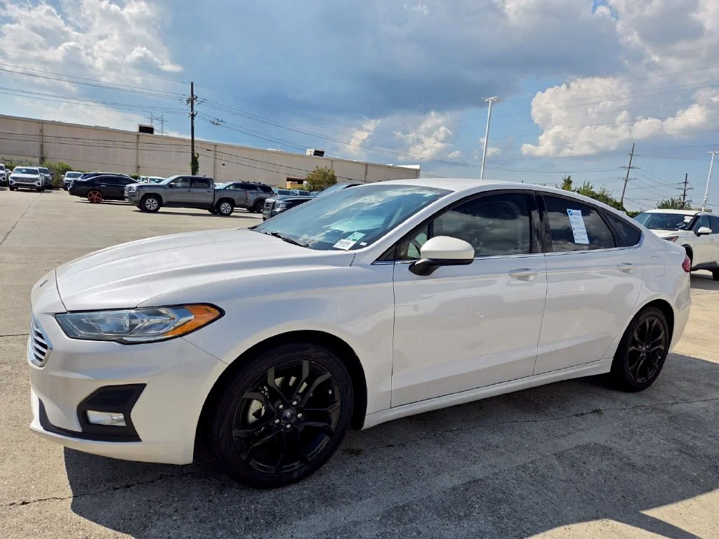 Used 2019 White Ford SE image 1