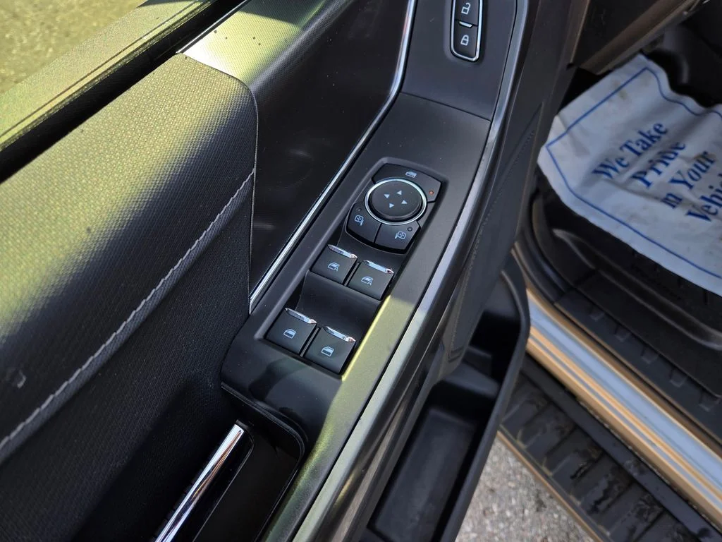 Used 2024 Silver Ford XLT image 15