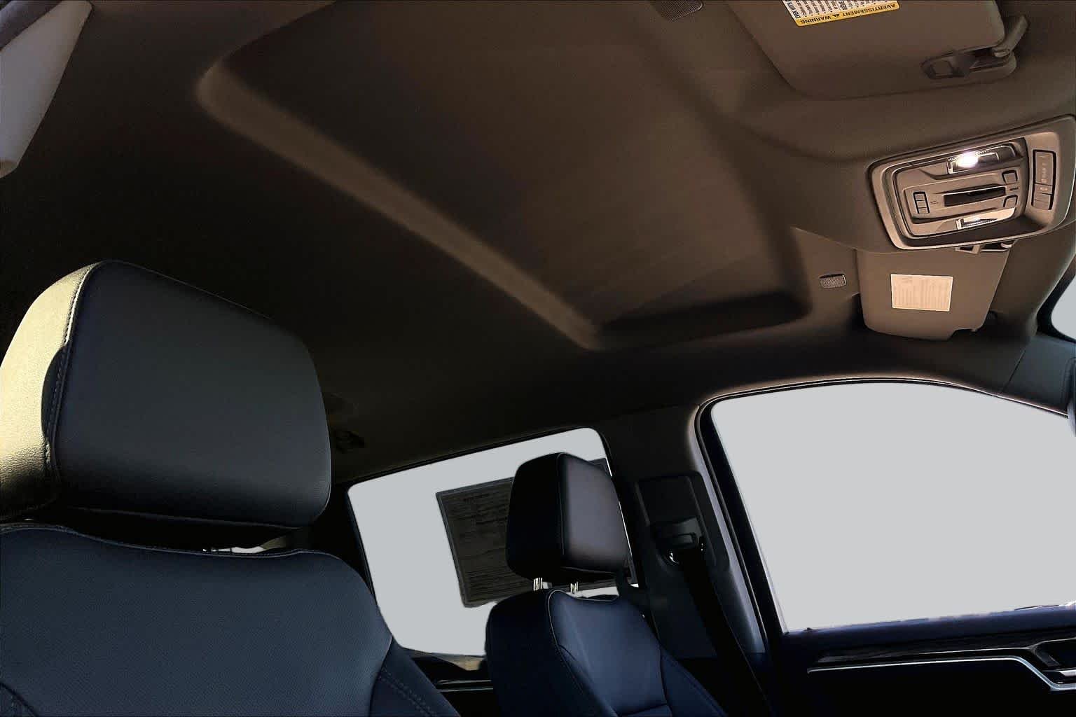 Used 2022 Iridescent Pearl Tricoat Chevrolet LTZ image 14