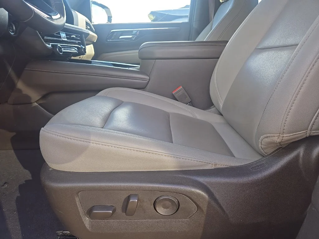 Used 2025 White Chevrolet LT image 6