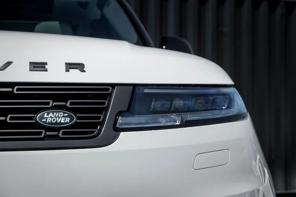 New 2026 Fuji White Land Rover Dynamic SE image 6