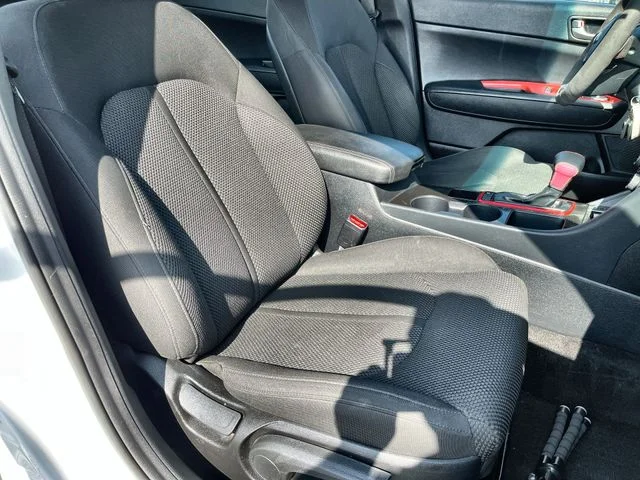 Used 2019 White Kia LX image 25