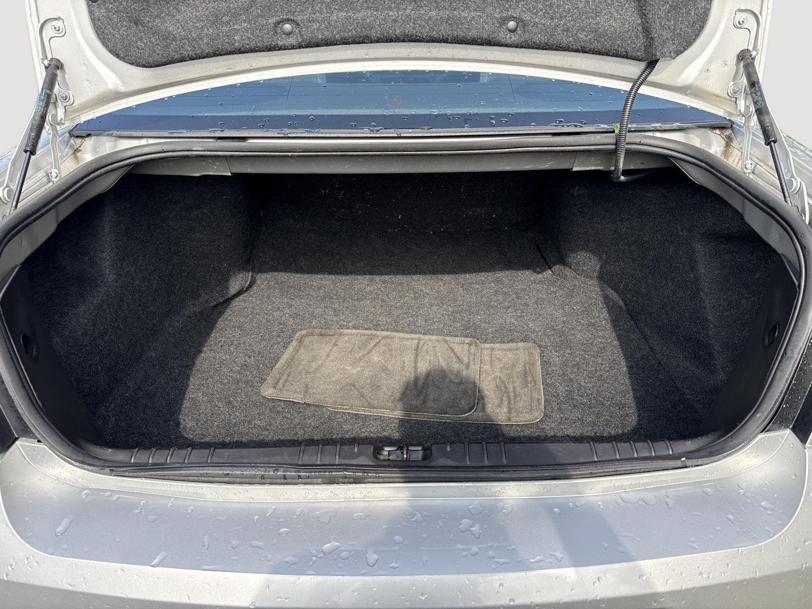 Used 2014 Silver Ice Metallic Chevrolet LS image 6
