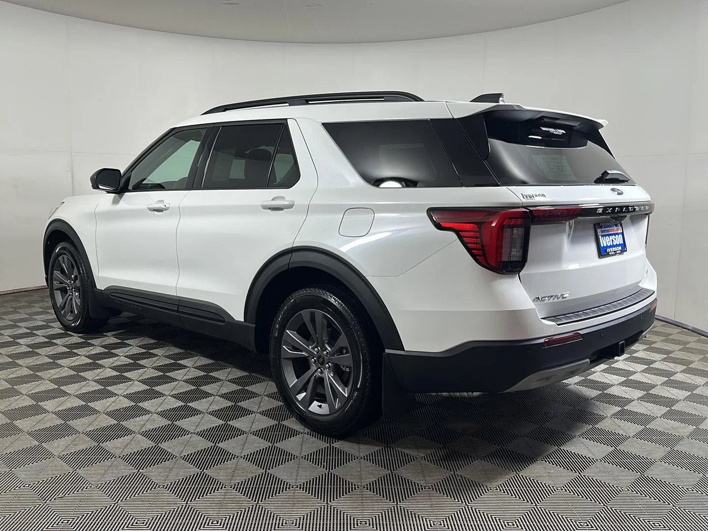 New 2026 Star White Metallic Tri-Coat Ford Active image 7