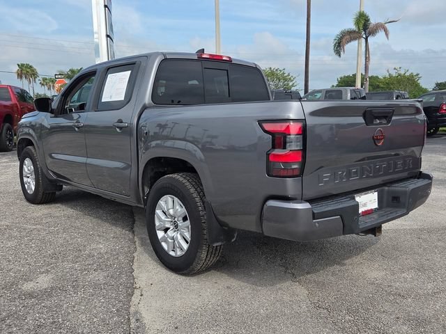 Used 2022 Gun Metallic Nissan SV image 5