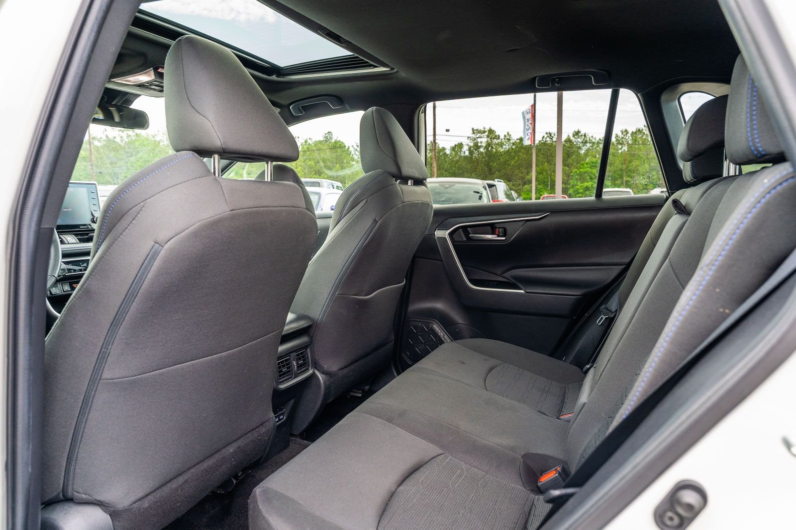 2022 Toyota RAV4 SE - Photo 16