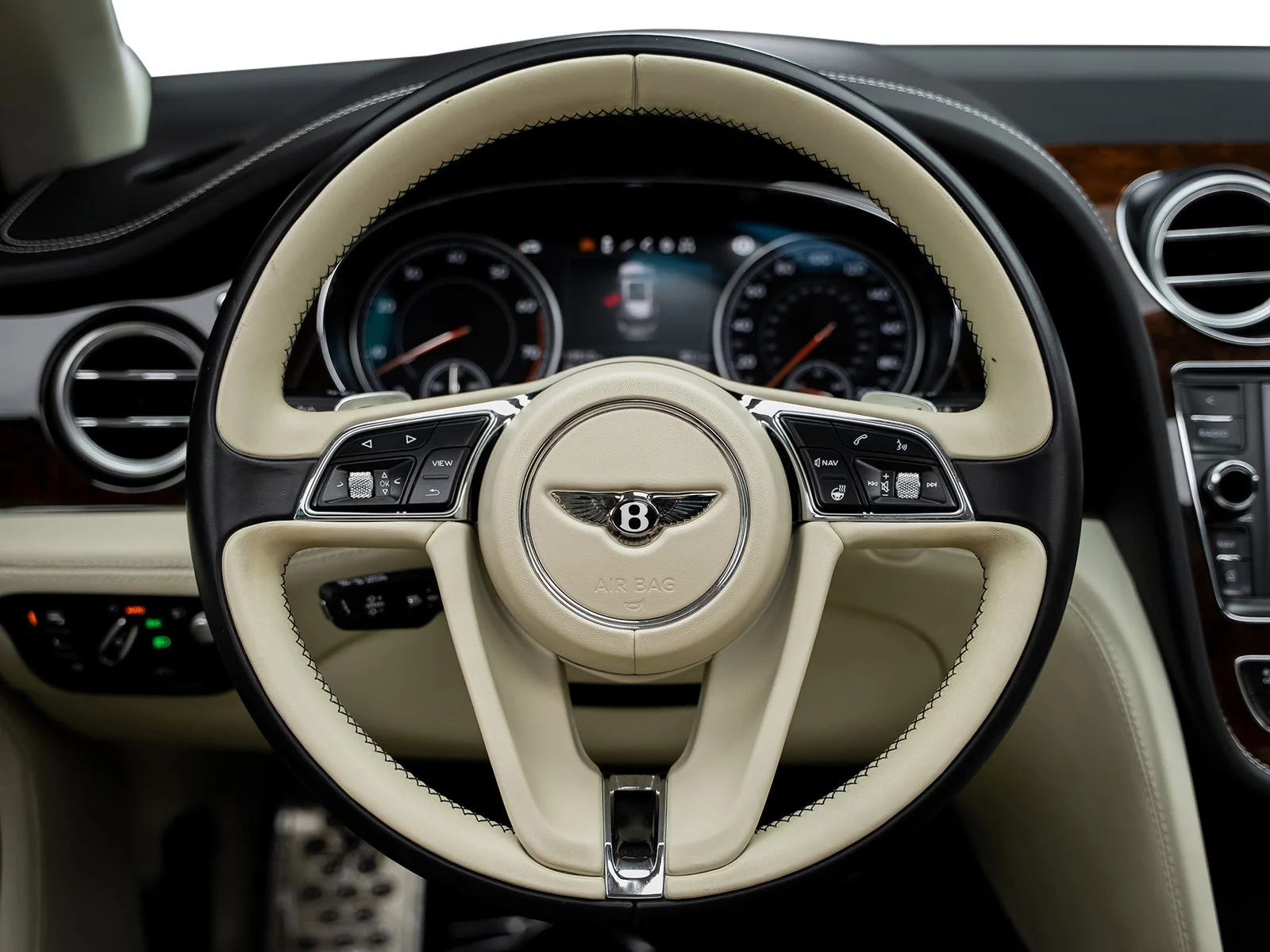 Used 2018 Gray Bentley W12 image 29
