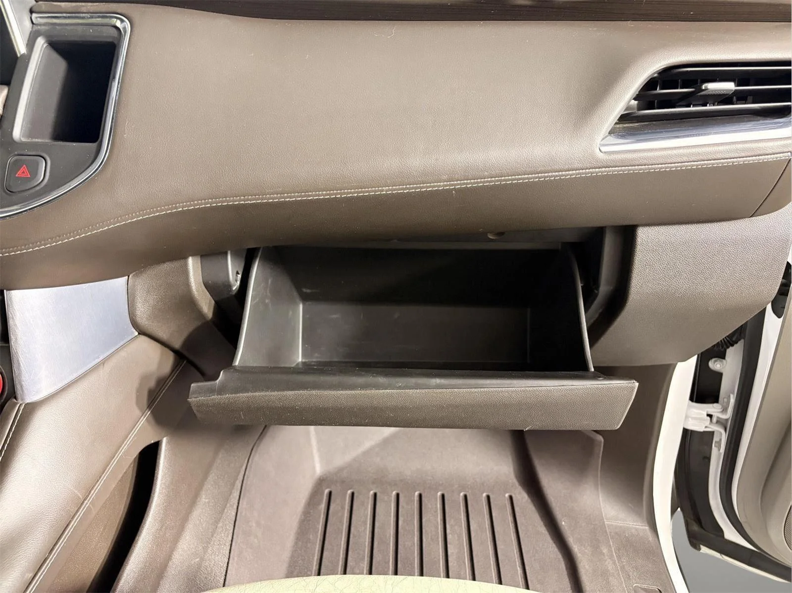Used 2022 Summit White GMC SLE image 26