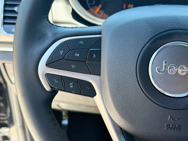 Used 2019 Diamond Black Crystal Pearlcoat Jeep Limited image 36