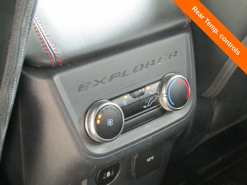 Used 2025 Gray Ford ST-Line image 17