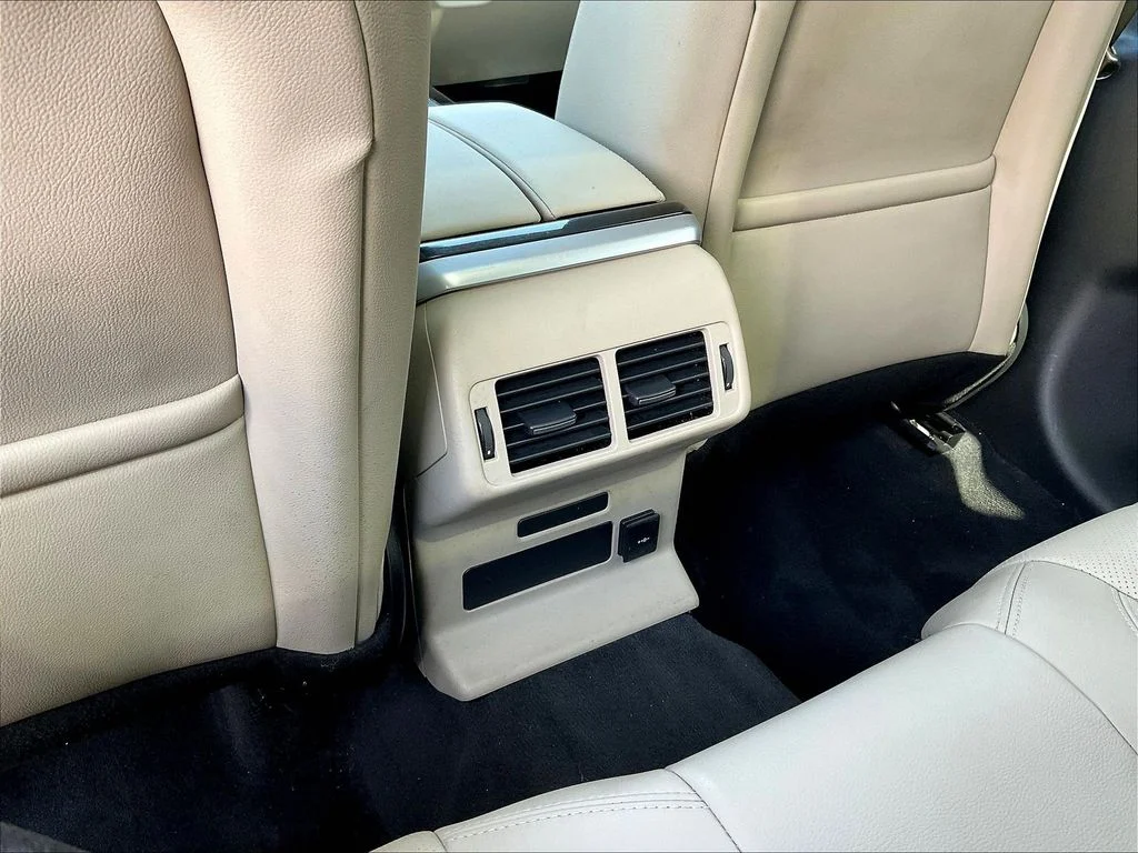Used 2023 Santorini Black Metallic Land Rover S image 10