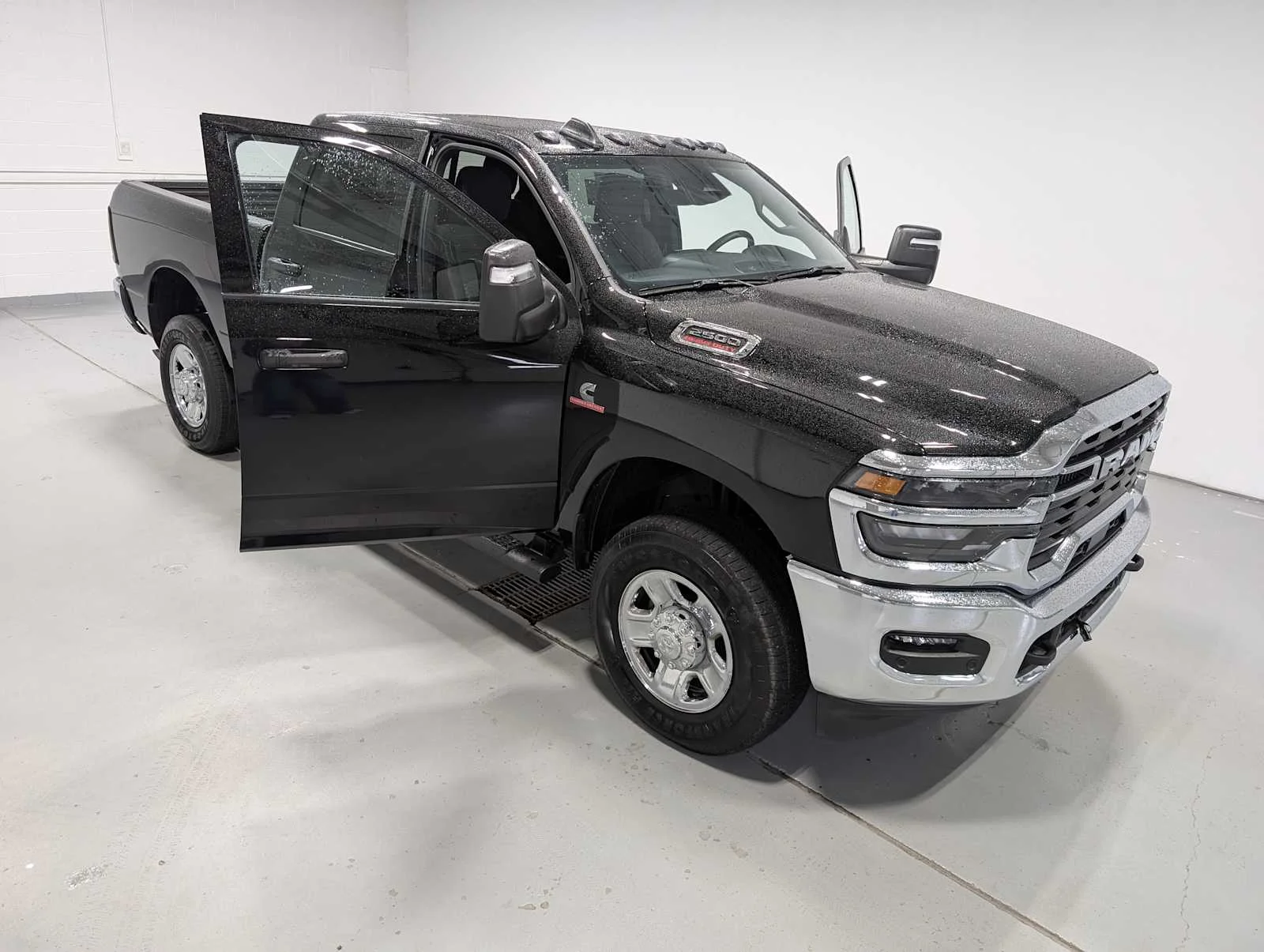 Used 2025 Diamond Black Crystal Pearlcoat Ram Tradesman image 14