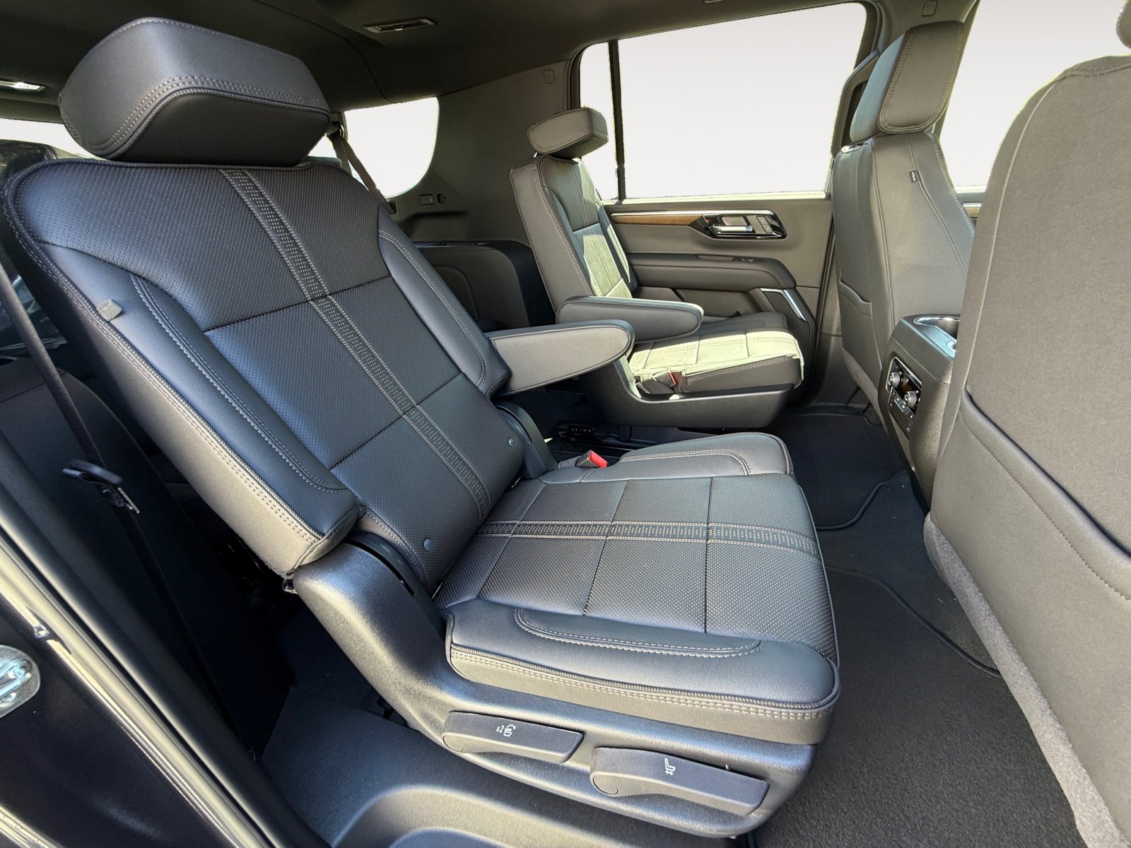 2025 Chevrolet Suburban High Country - Photo 18