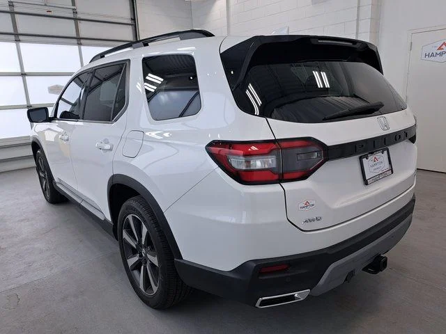 Used 2025  Honda Touring image 7