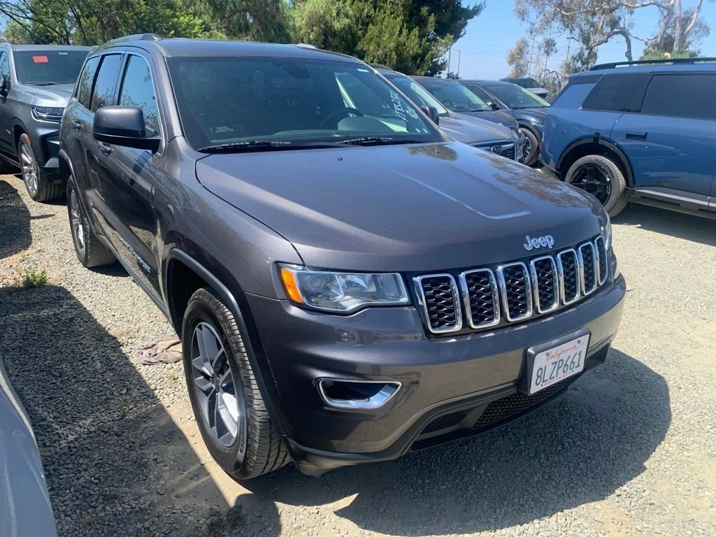 Used 2019 Granite Crystal Metallic Clearcoat Jeep Laredo E image 4