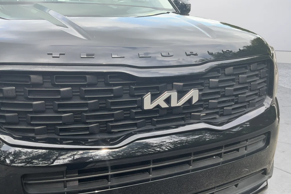 Used 2022 Black Kia EX image 31