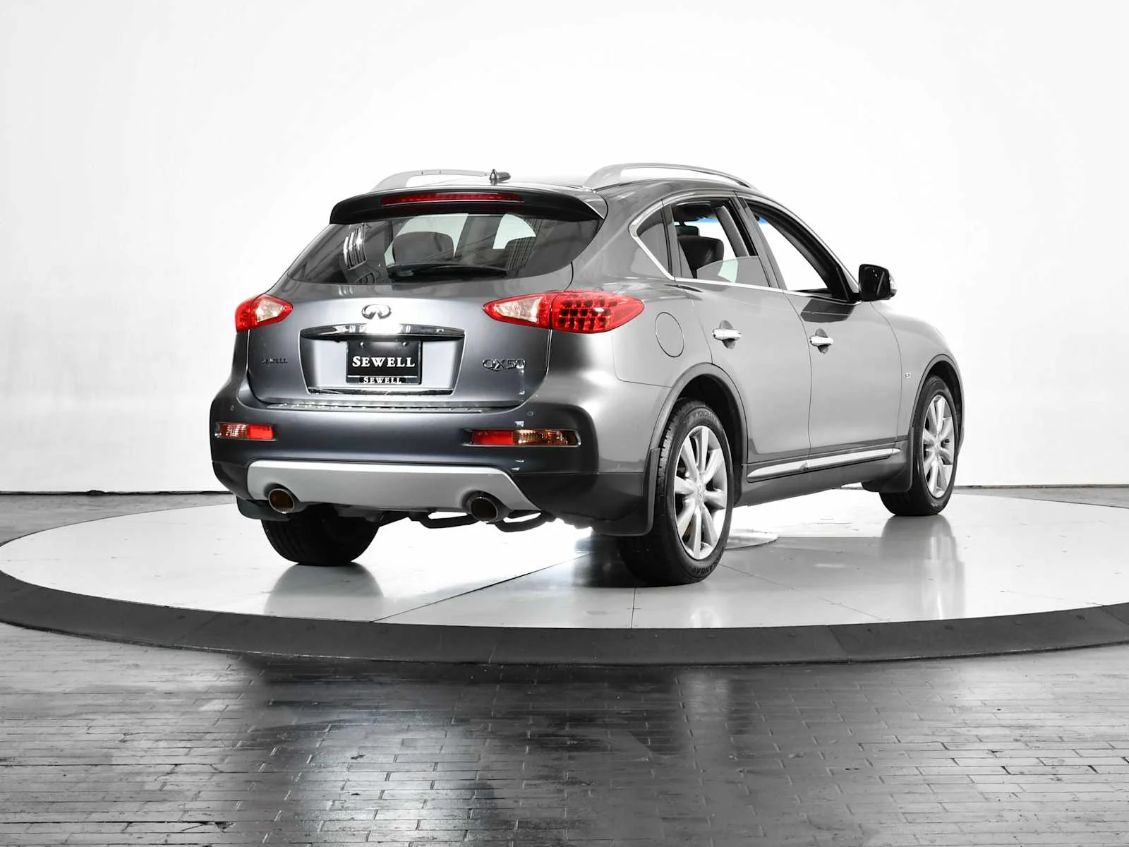 Used 2017 Graphite Shadow INFINITI  image 6