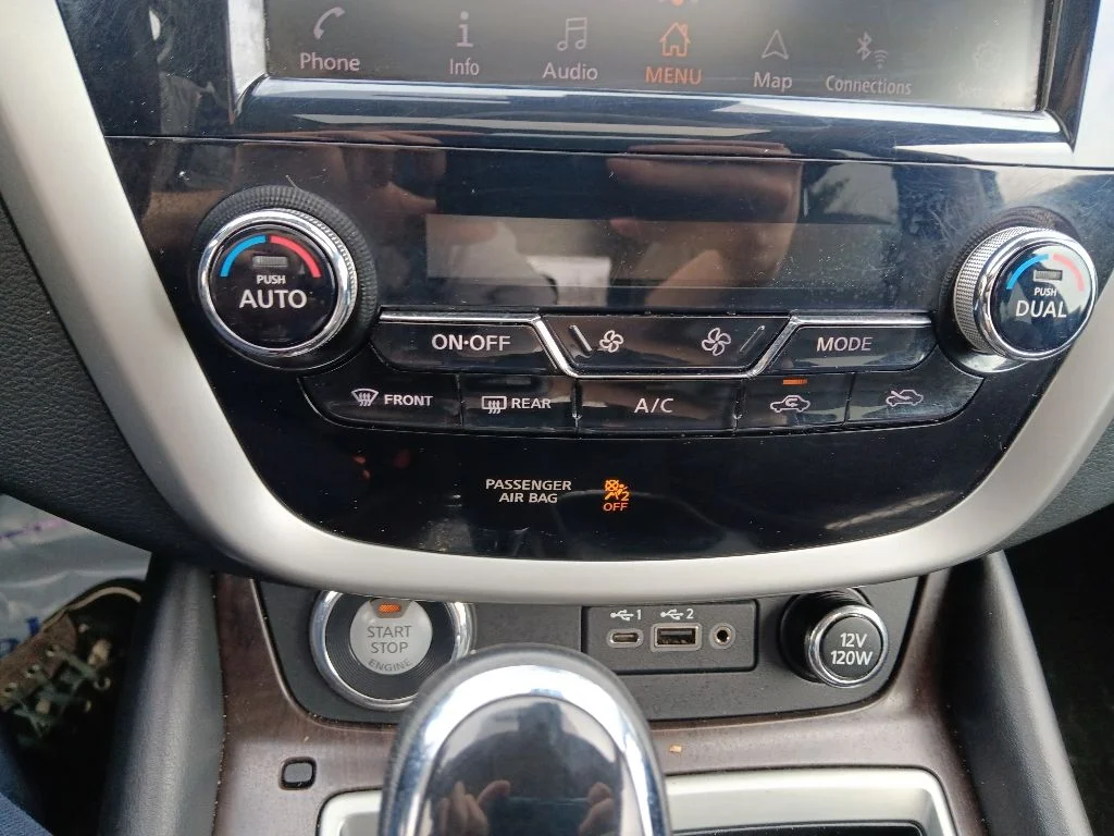 Used 2020 Pearl White Tricoat Nissan Platinum image 23