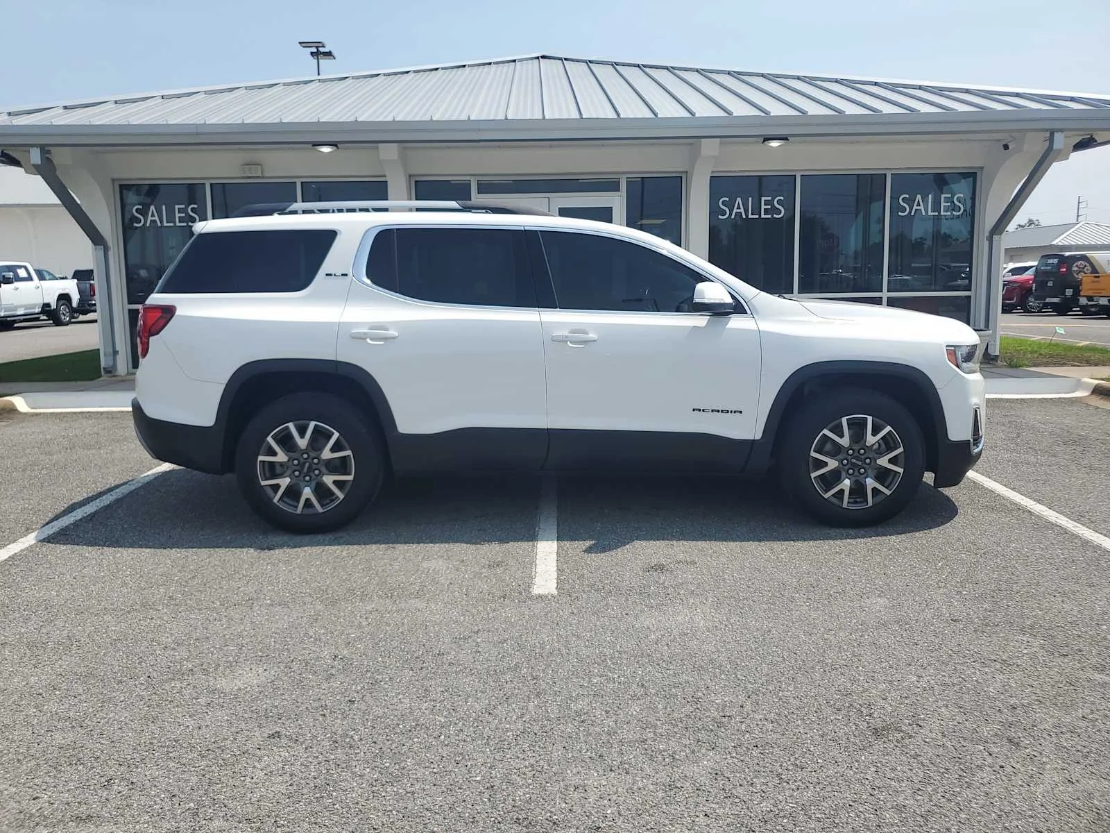 Used 2020 SUMMIT WHITE GMC SLE image 8
