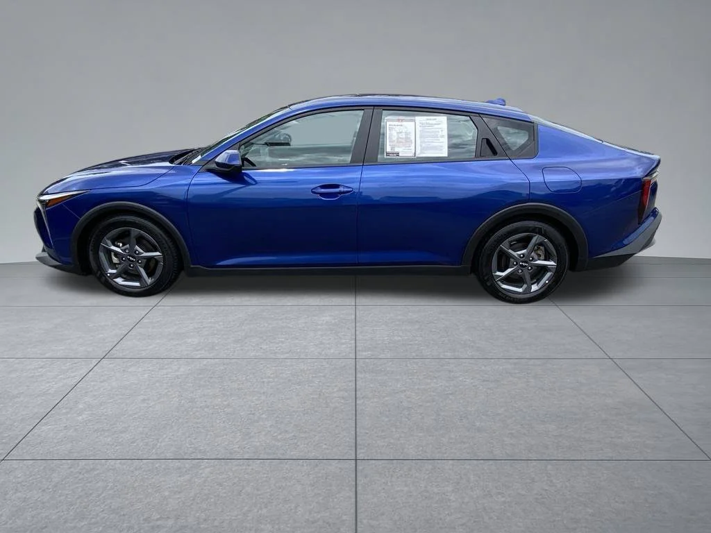 Used 2025  Kia LXS image 3