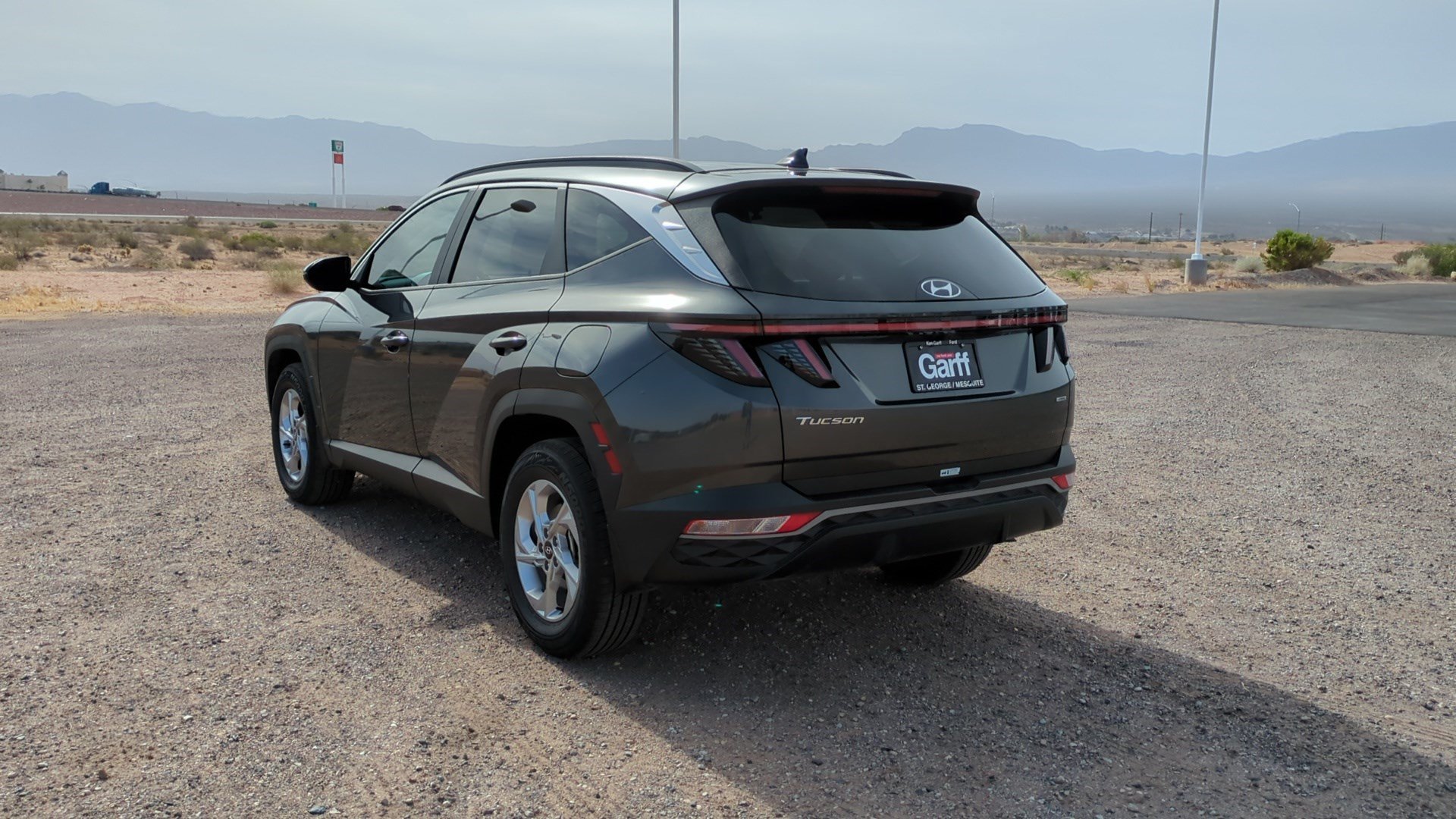 Used 2023 Portofino Gray Hyundai SEL image 5
