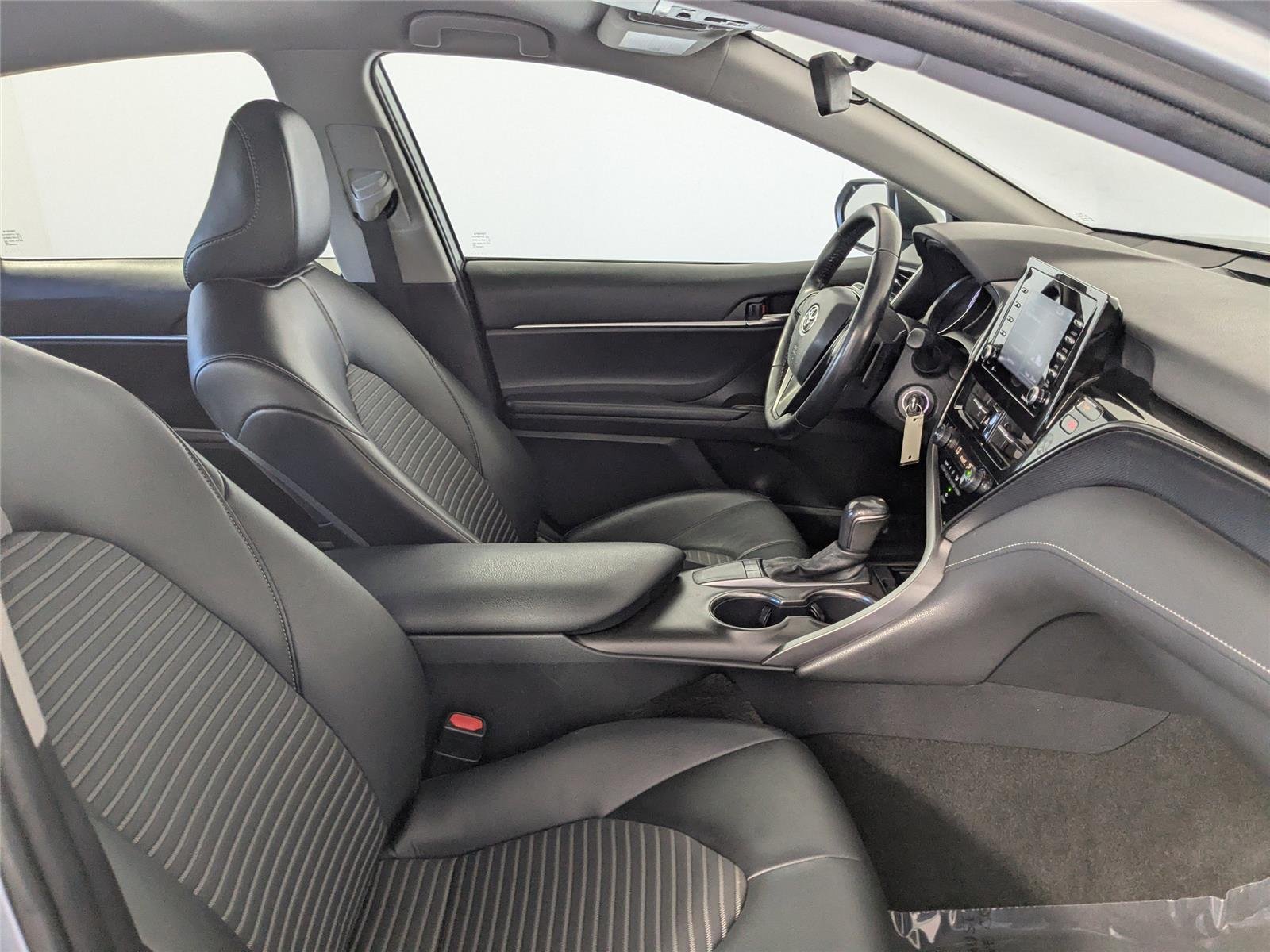 2022 Toyota Camry SE - Photo 22