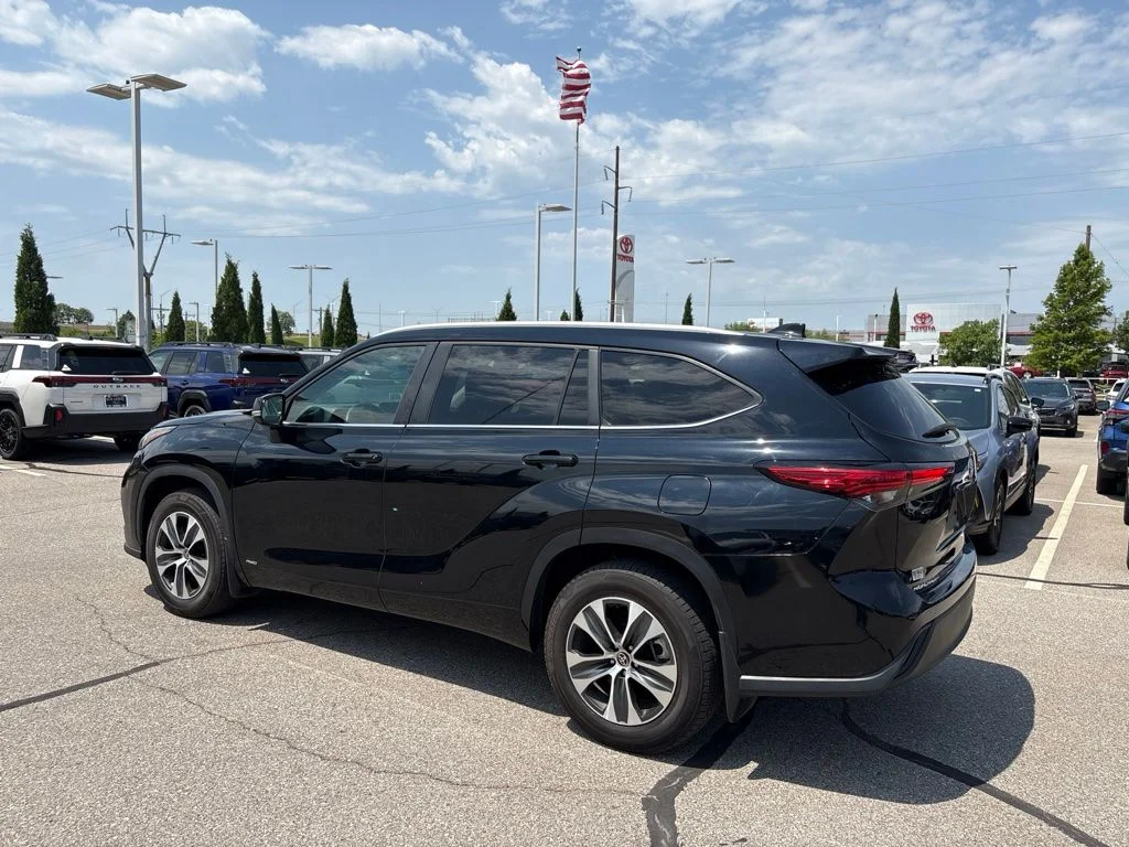 Used 2023 Black Toyota XLE image 6