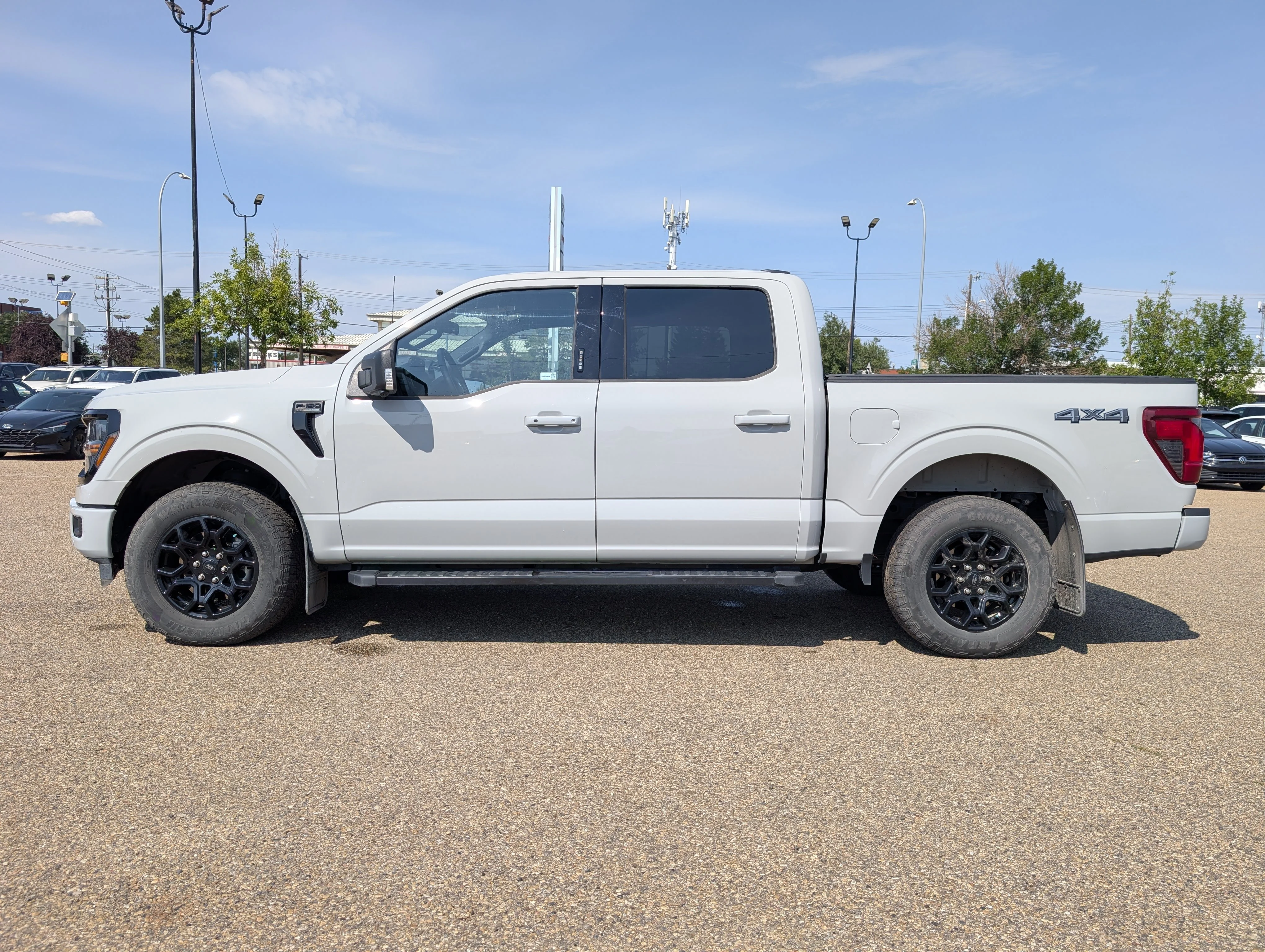 Used 2024 Avalanche Ford XLT image 3