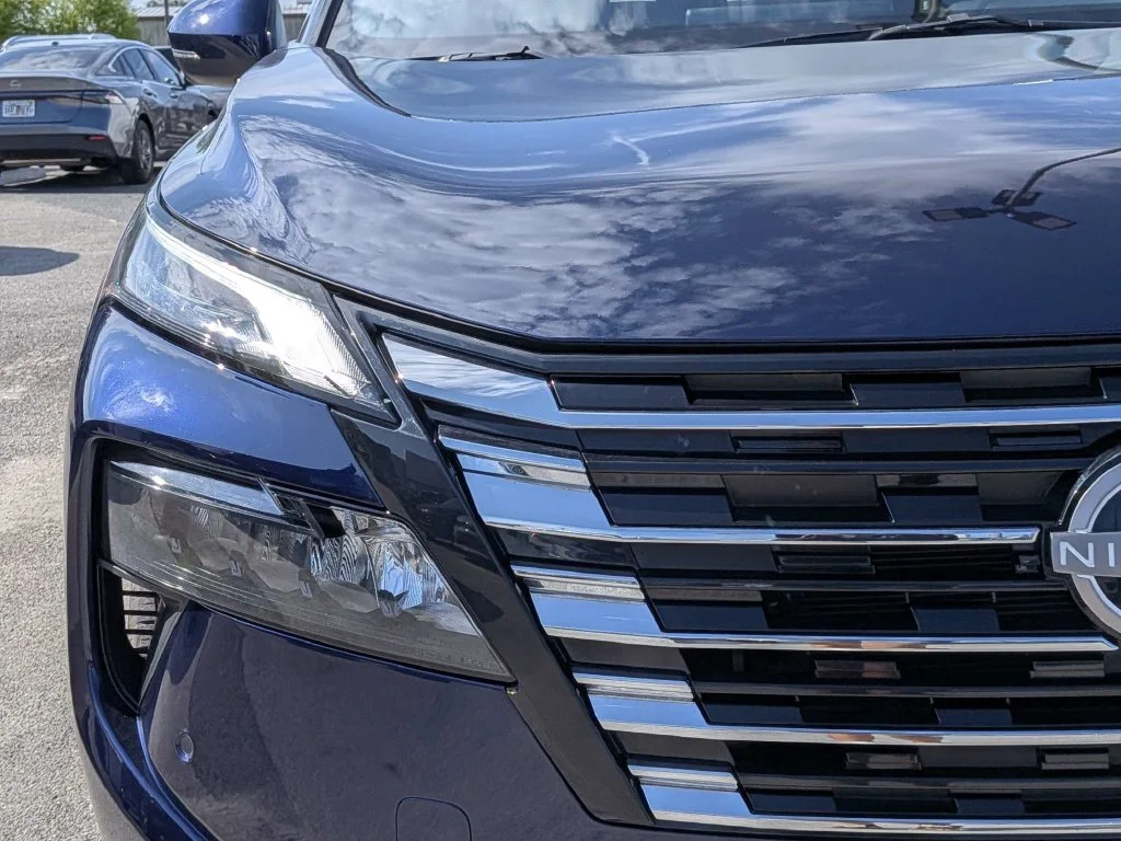 Used 2026 Blue Nissan SL image 9