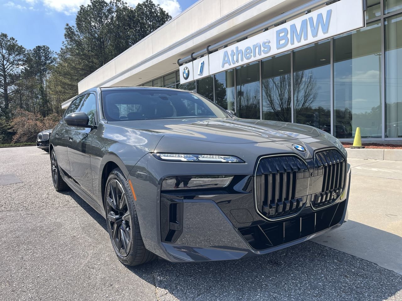 Used 2026 Dravit Grey Metallic BMW 760i xDrive image 1