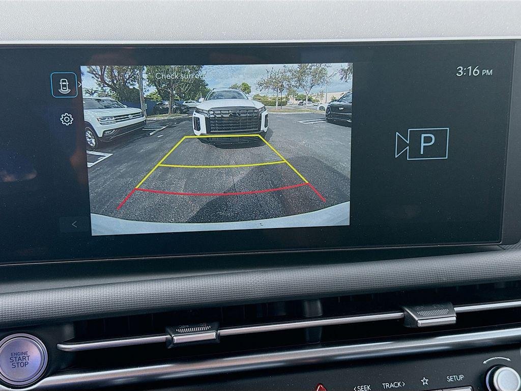 2025 Hyundai Tucson SE - Photo 11