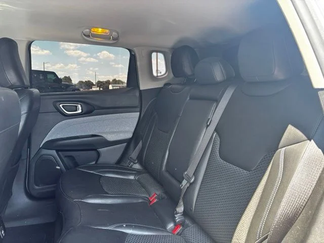 Used 2022 Silver Jeep Latitude image 6