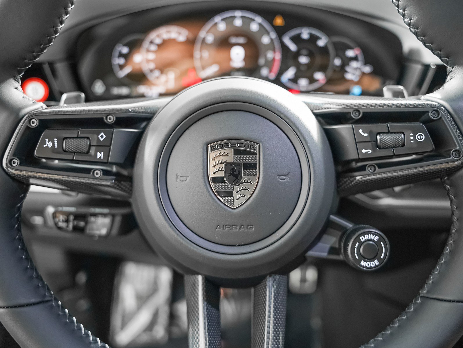 New 2026 CHROMITE BLACK Porsche Turbo E-Hybrid image 17