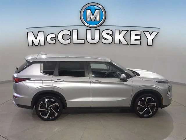 Used 2024 Silver Mitsubishi SE image 20