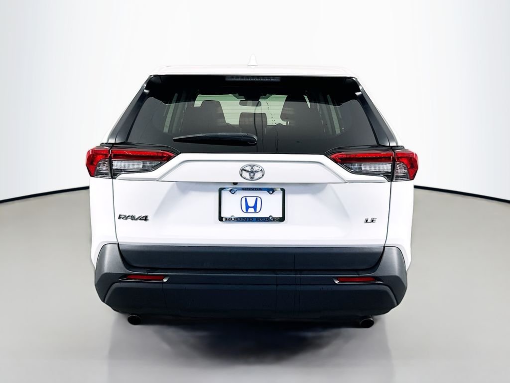 Used 2023 Ice Toyota LE image 6