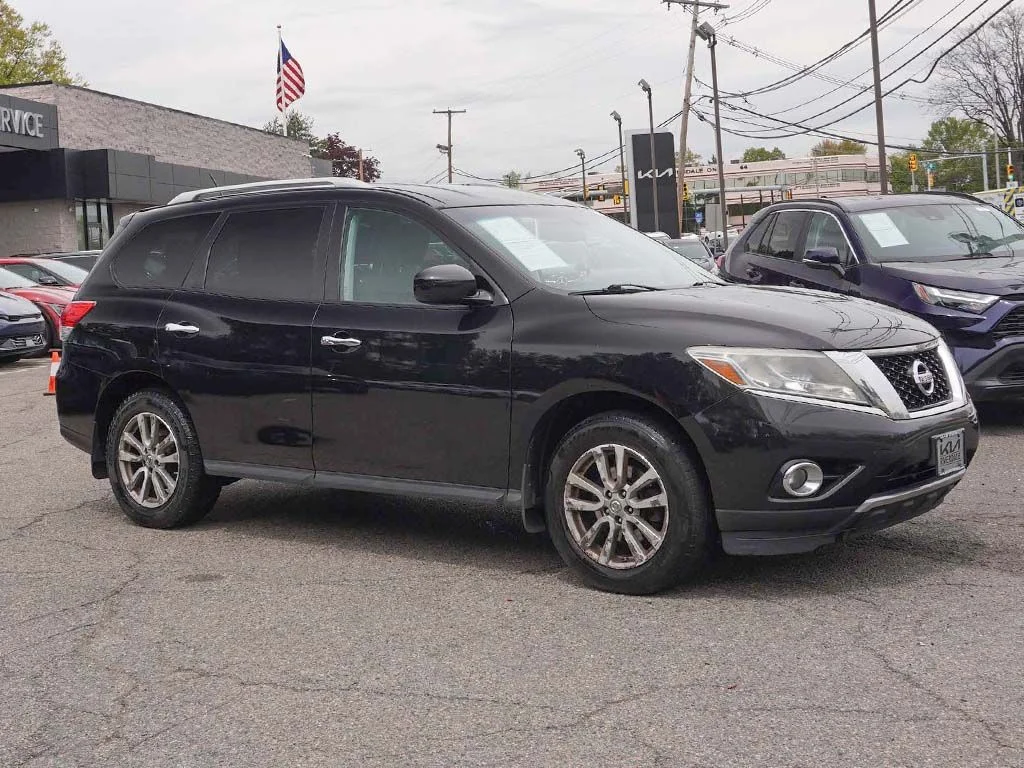 Used 2016 Nissan Pathfinder SV with VIN 5N1AR2MM5GC622861 for sale in Riverdale, NJ