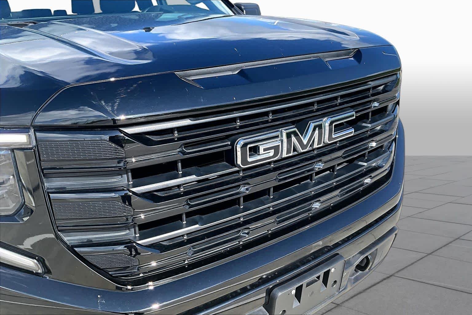 Used 2022 Onyx Black GMC Elevation image 29